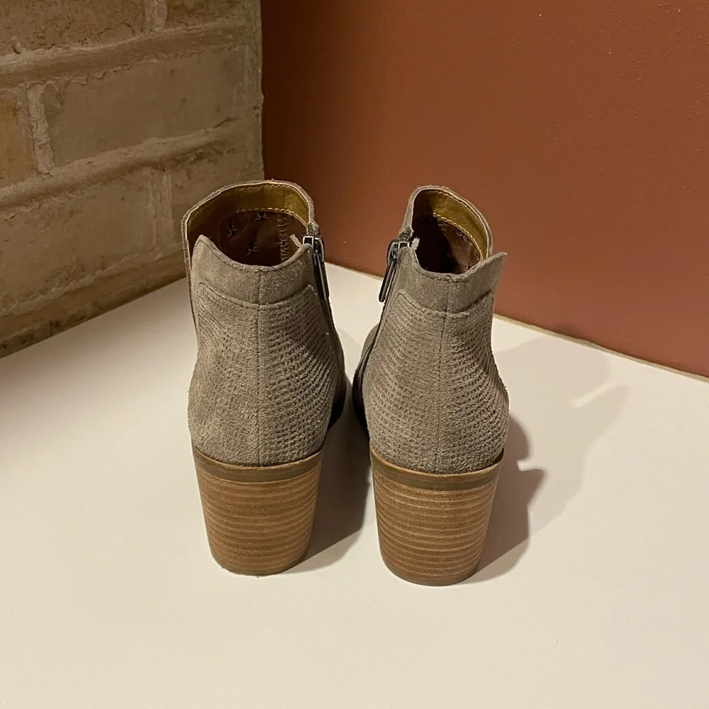 Lucky Brand LP-Ponic Women’s 8.5M taupe grey side zip heeled ankle booties - Picture 4 of 12